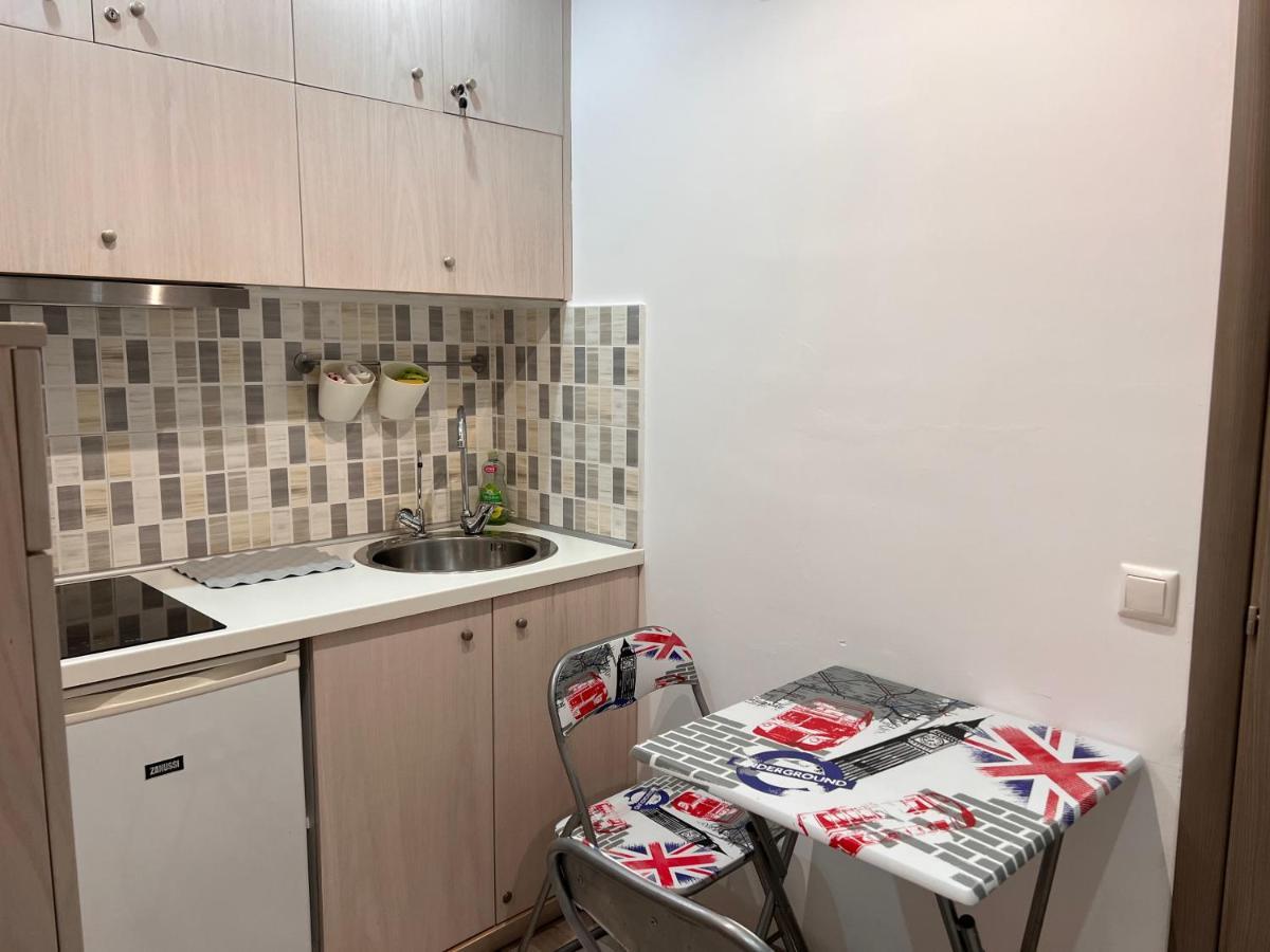 Small Budget Diamond Apartment In Agias Sofias. Thessaloniki Exterior photo
